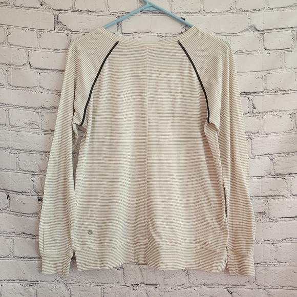 Lululemon Weightless Crew - Picture 11 of 14